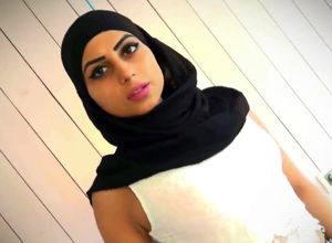 Arabian honey web cam hijab model