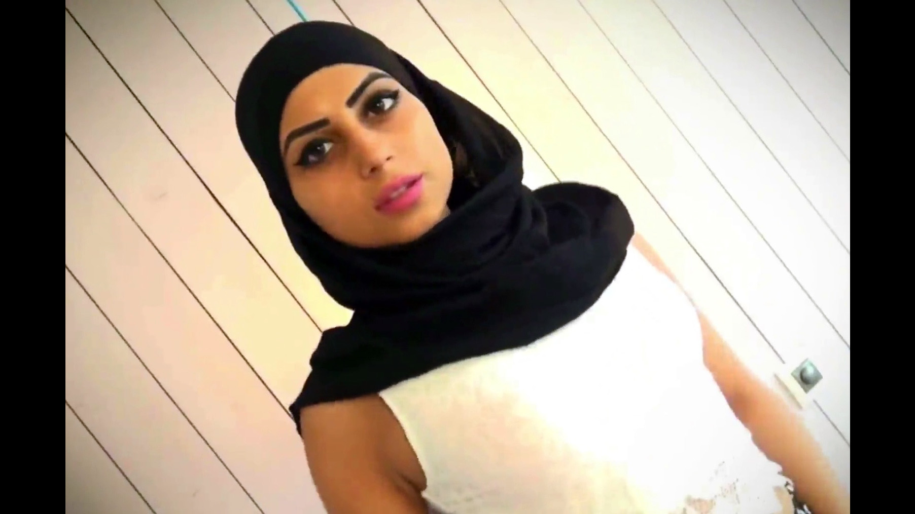 Arabian honey web cam hijab model
